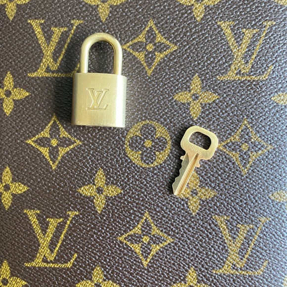 Louis Vuitton Lock and Key 🔐 - Picture 2 of 3